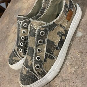 Blowfish Malibu Women's Play Sneaker